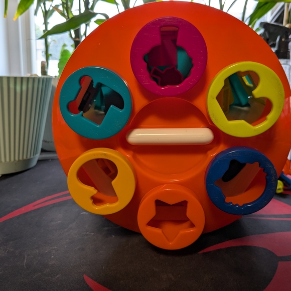 Battat - Shape & Color Sorting Toy - Developmental Toy - Pattern Matching Game - Picture 6 of 8